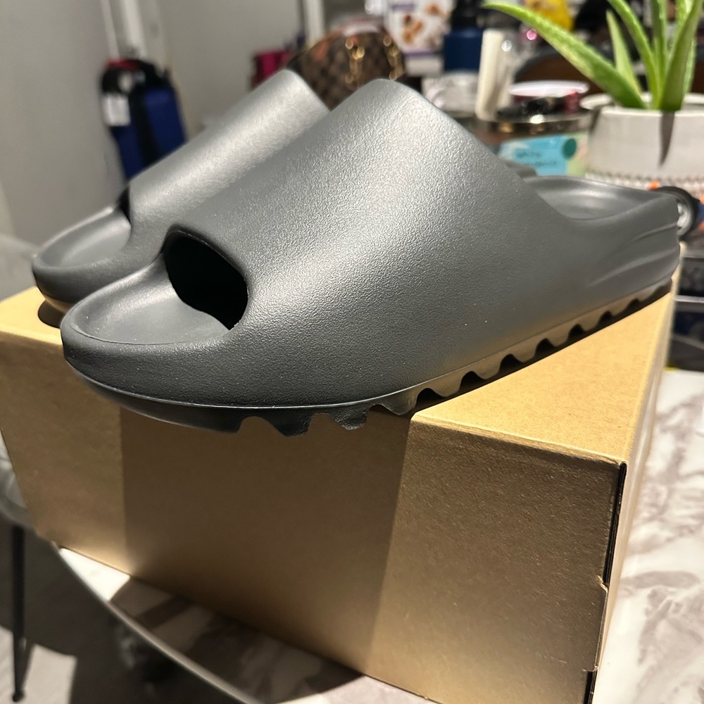 adidas Yeezy Slide Onyx Black HQ6448 Size 11 Brand New 🔥 🔥